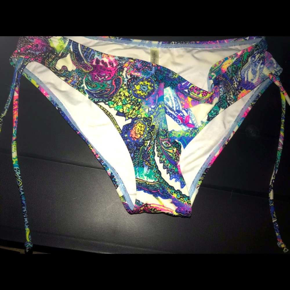 Victoria’s Secret Exclusive Paisley Rainbow bottom